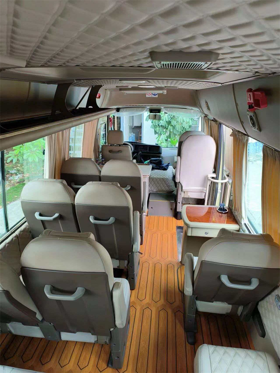 19座丰田考斯特