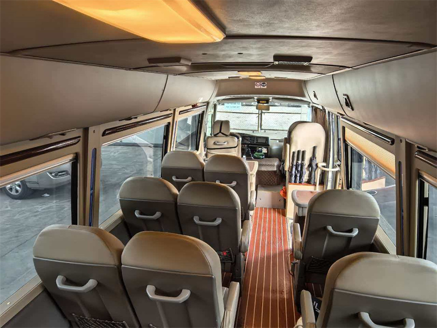 17座丰田考斯特