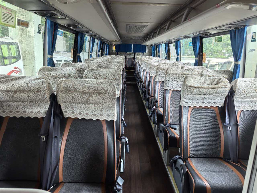 52座大巴车